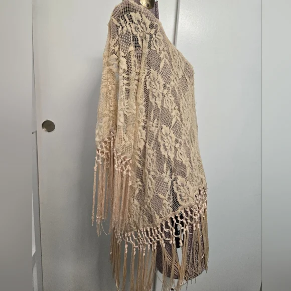 Staring at Stars Bohemian Style Tan Floral Lace Fringe Trim Blouse Top SZ Large - Picture 2 of 5